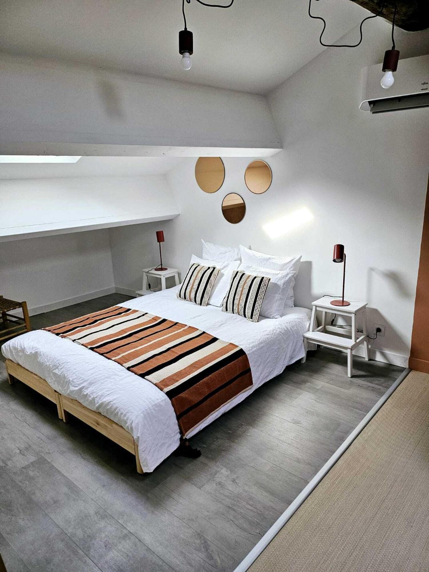 La Maison Grivolas Appartements Et Maison D'Hotes Awinion Pokój zdjęcie